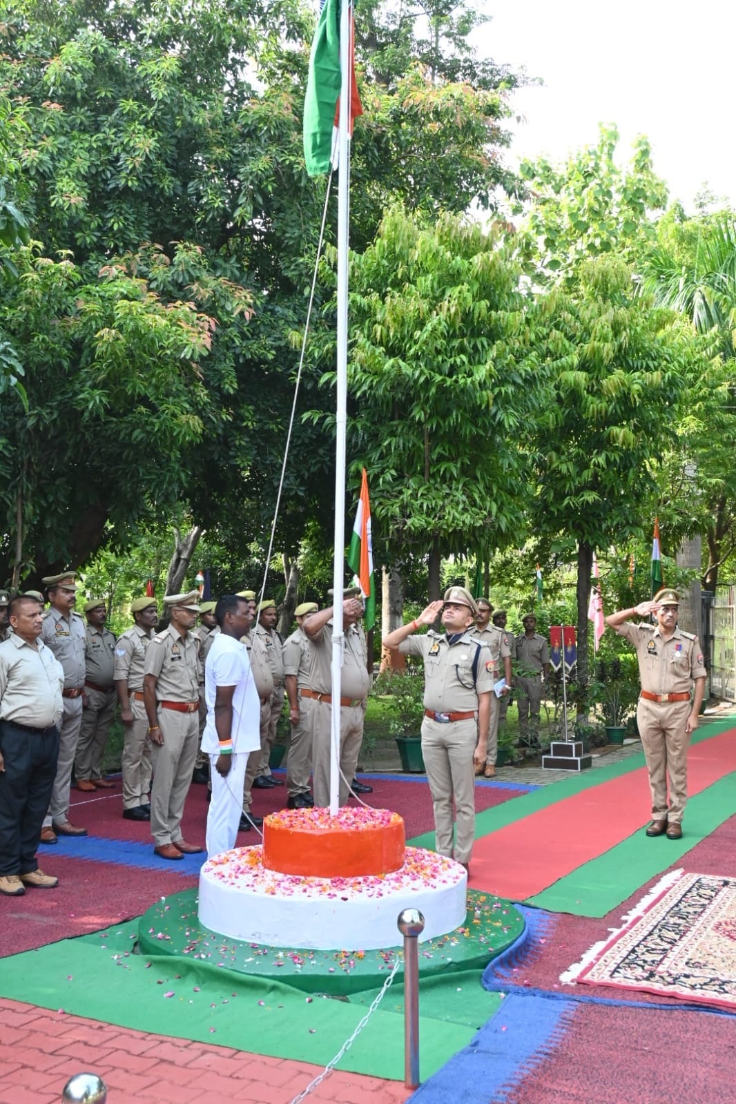 Celebration of independence from city to border
