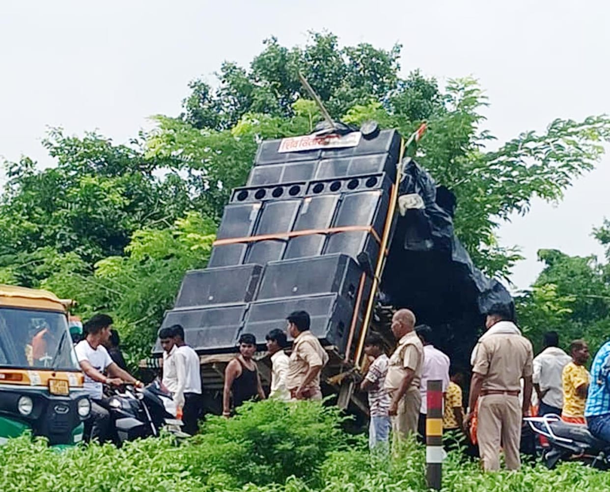 Four Kanwariyas injured when DJ trolley overturned