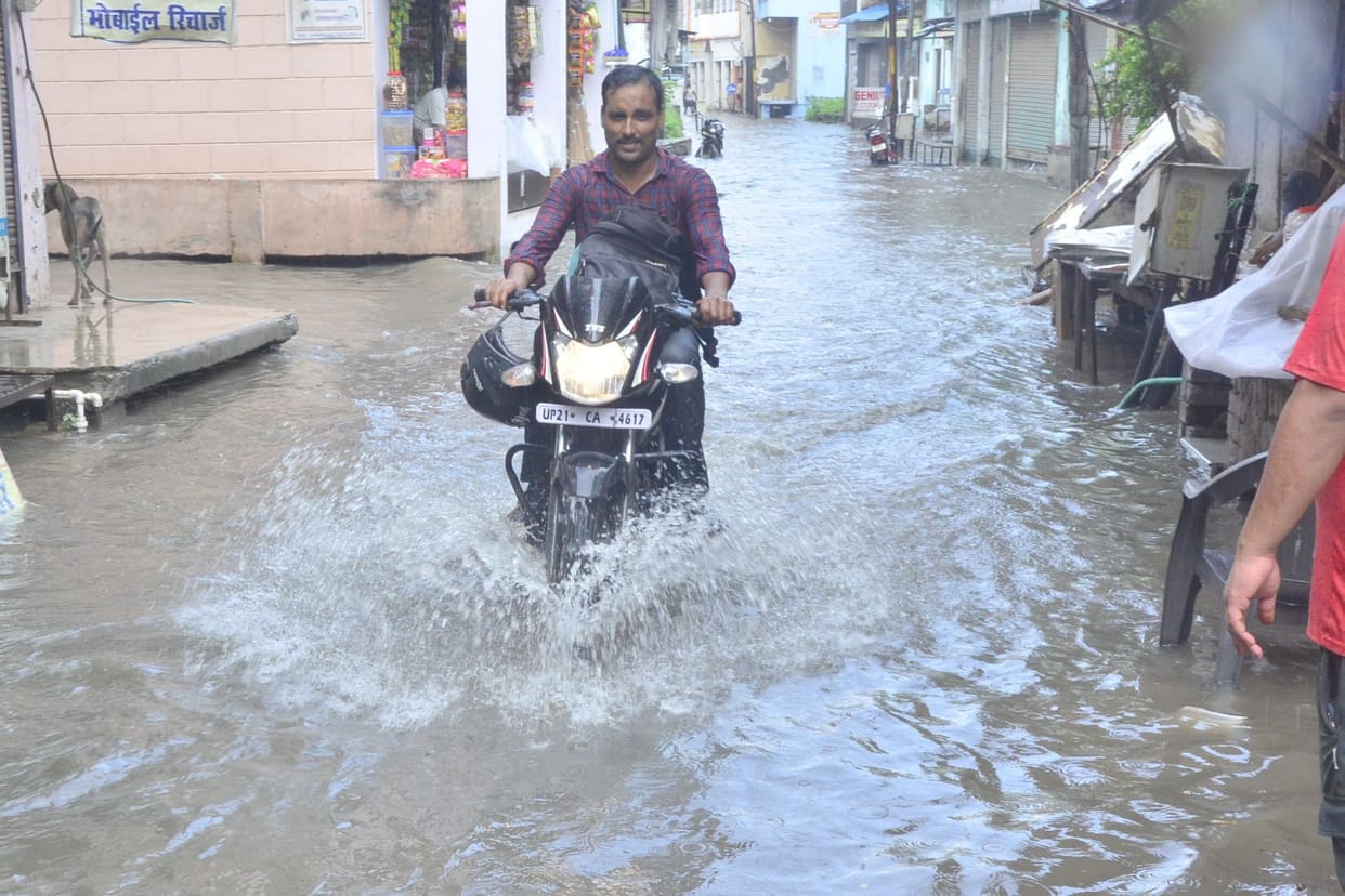 The city roads were flooded in just half an hour of rain