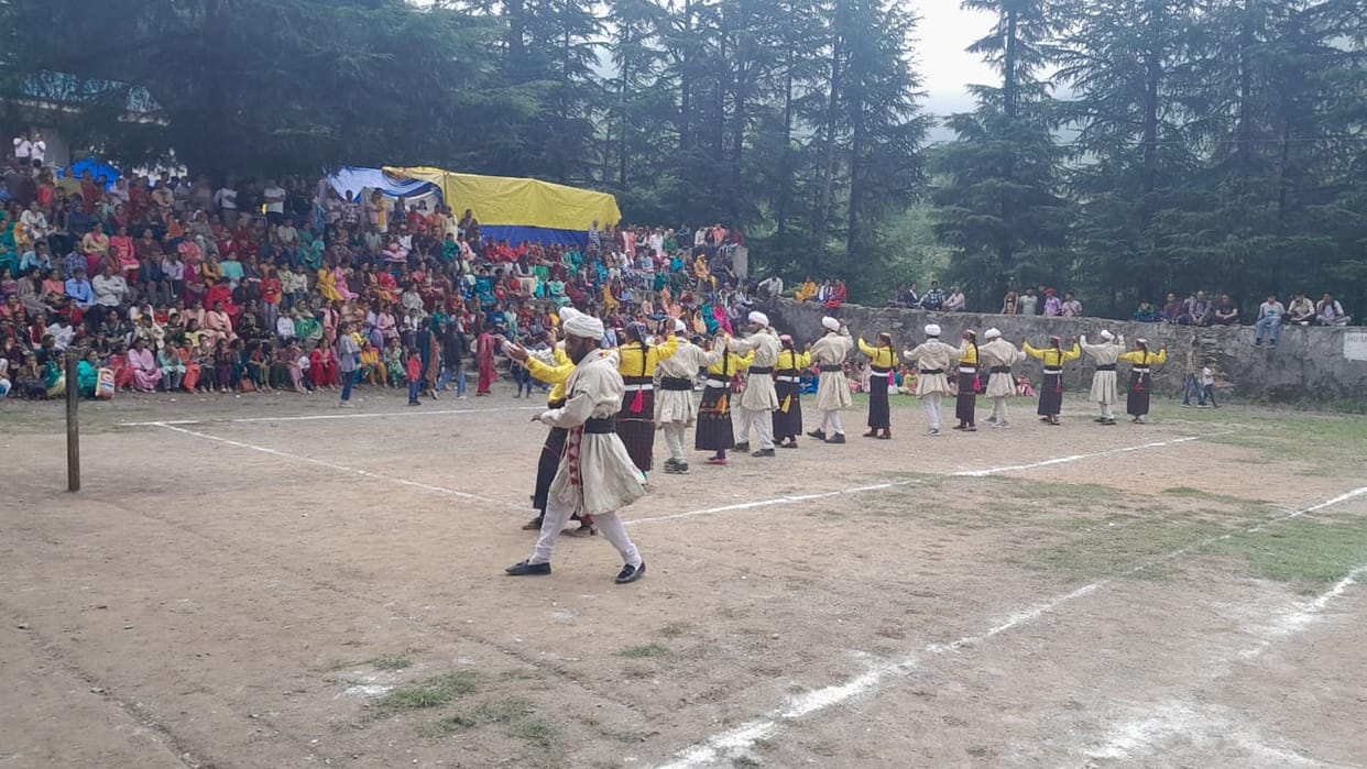 Everyone loved it, the group of Devikothi danced on Ghurei.