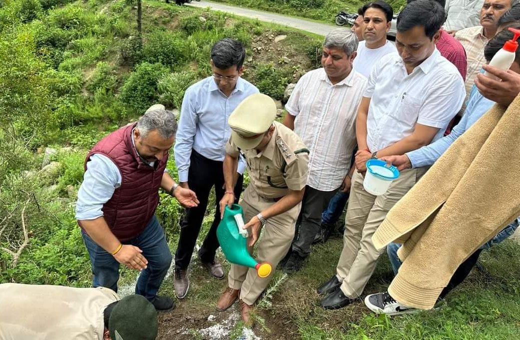 Education Minister planted saplings in Chamba