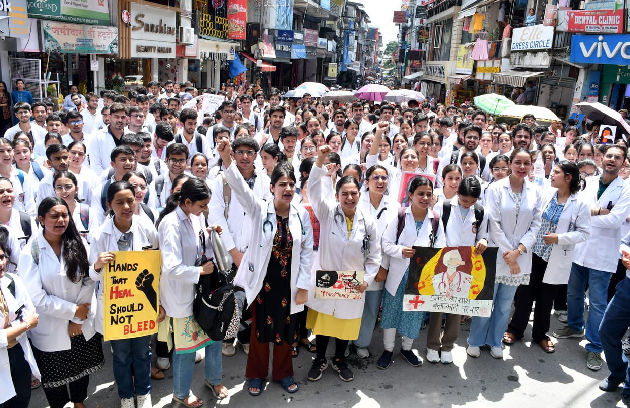 Gandhi Chowk echoed with the slogan of 'I was a girl, it was my mistake'