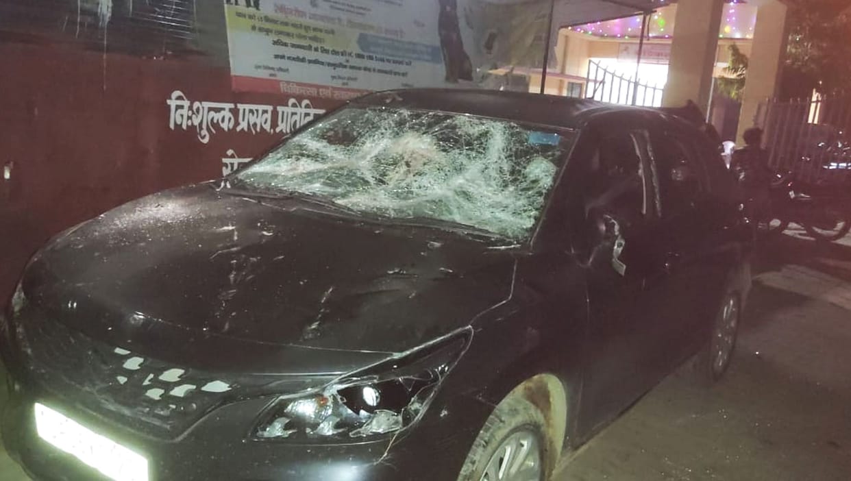 In the presence of police, the injured were again attacked and firing took place.