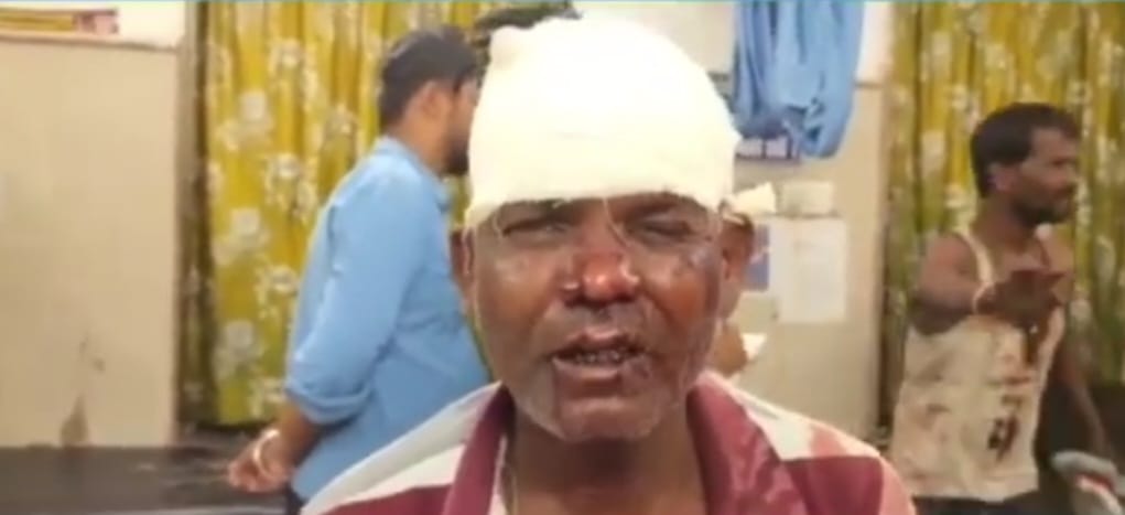 Two truck drivers who had come to load wheat at the railway station attacked each other with knives