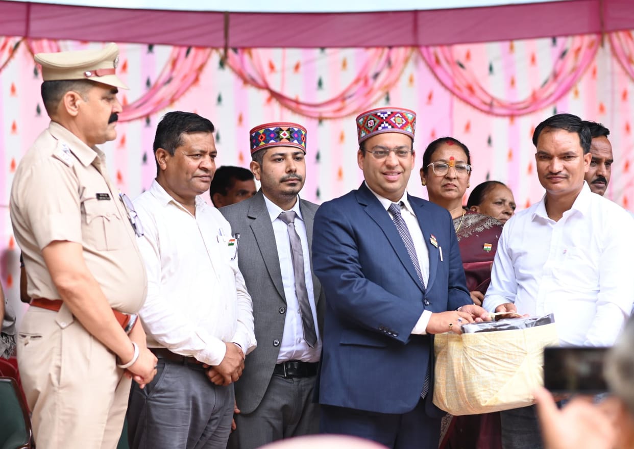Uniform given to 30 students of Shakti School