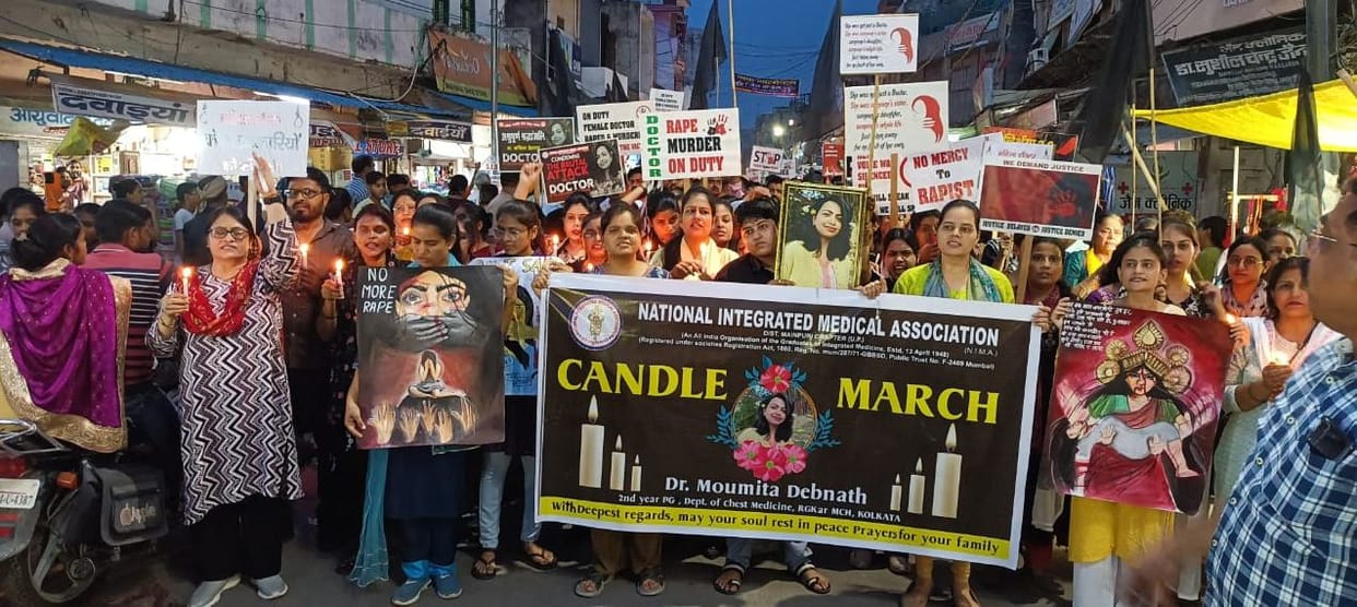 Candle march taken out in protest against Kolkata incident
