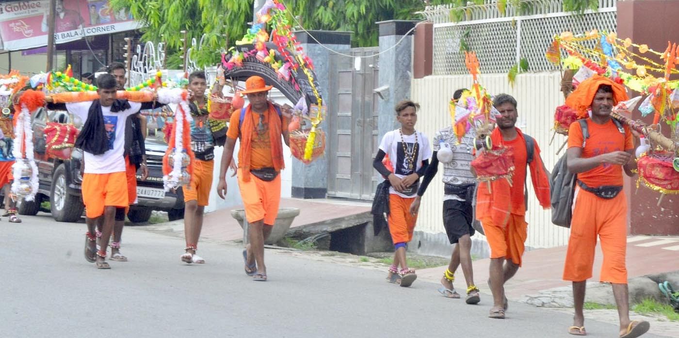 The chants of Bhole reverberated on the highway filled with Kanwadis