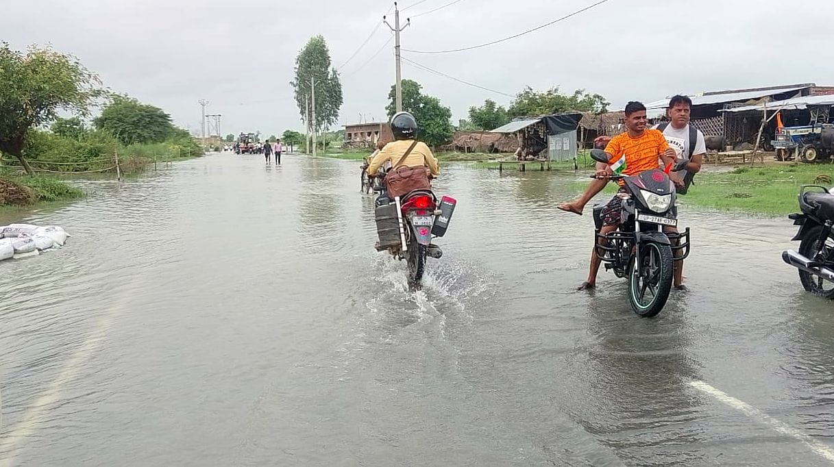 Flood water started receding from Shamshabad-Jalalabad highway