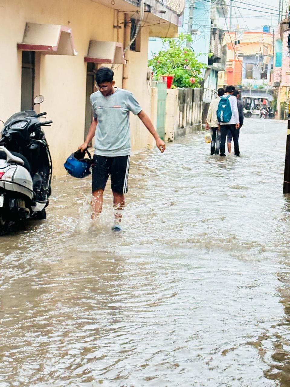 Due to rain, water entered eight houses in Anandpuri Phase 2