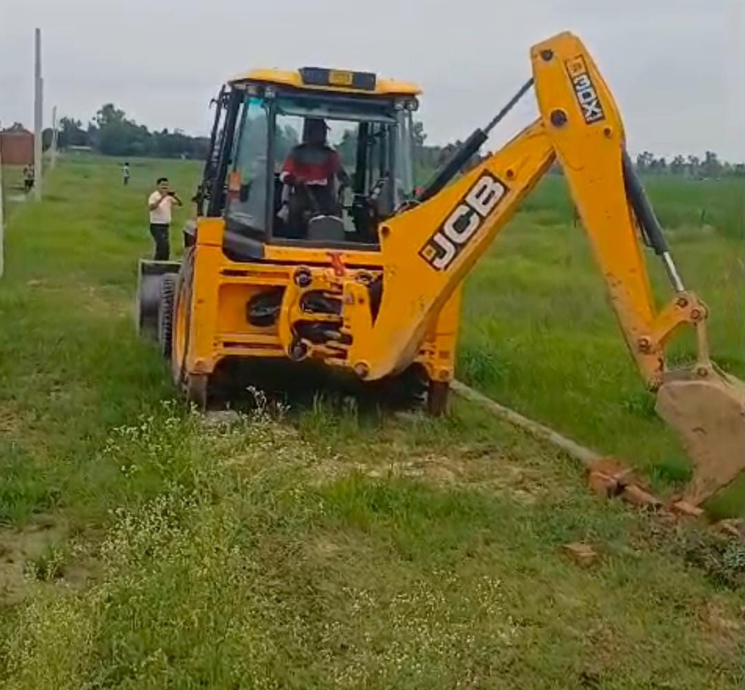 Administration's bulldozer runs on illegal colonies in Neura area