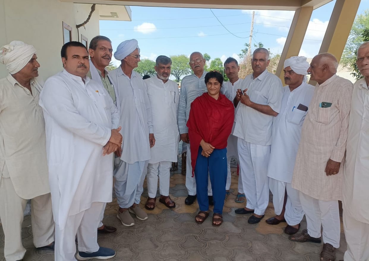 khap invited vinesh