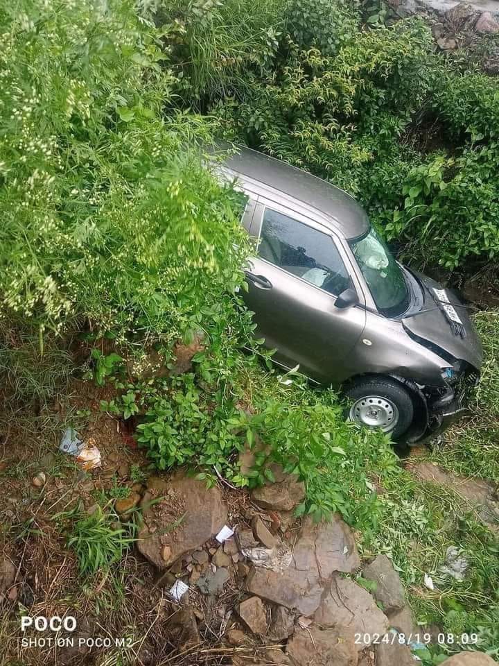 Car fell into drain, driver died, one injured