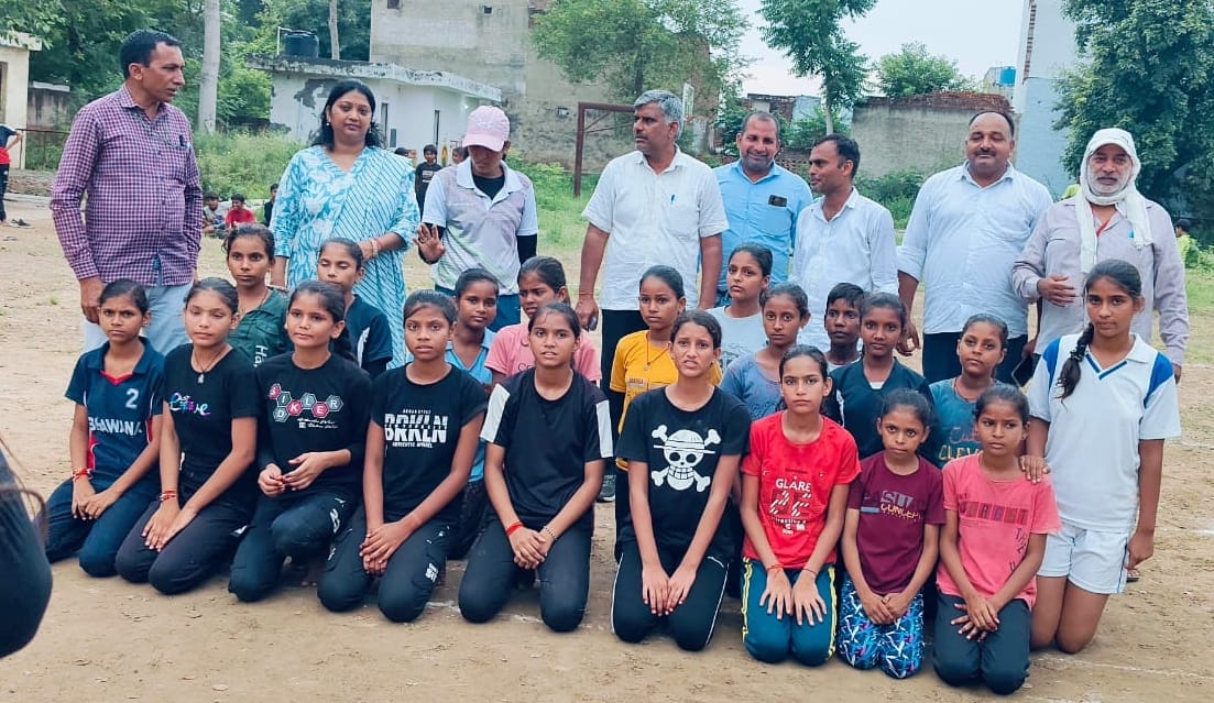 Two teams of Bhatsana School stood first in Kho-Kho.