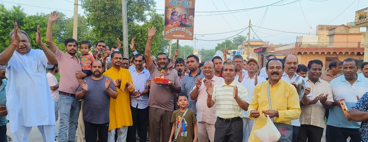 Flowers showered at various places during Prabhat Pheri.