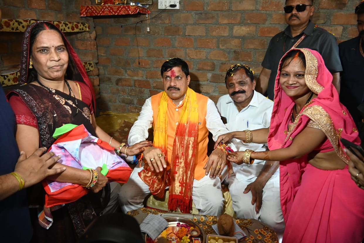 Know what happened when Chief Minister Dr. Yadav suddenly reached the house of his beloved sisters....