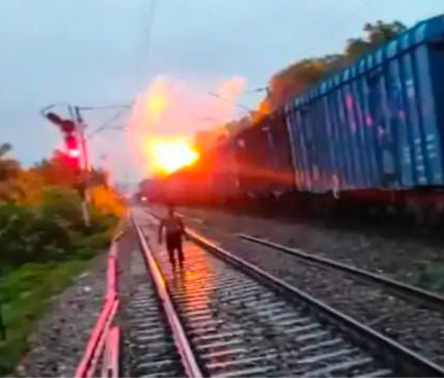 Fire broke out due to tree falling on goods train... track remained disrupted for 2:10 hours