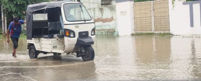 Lucknow News: 10 घंटे की बारिश से सड़कें लबालब Roads filled with 10 hours of rain