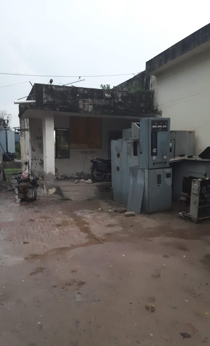 Farmers created ruckus and stopped electricity supply at Jadaul power plant
