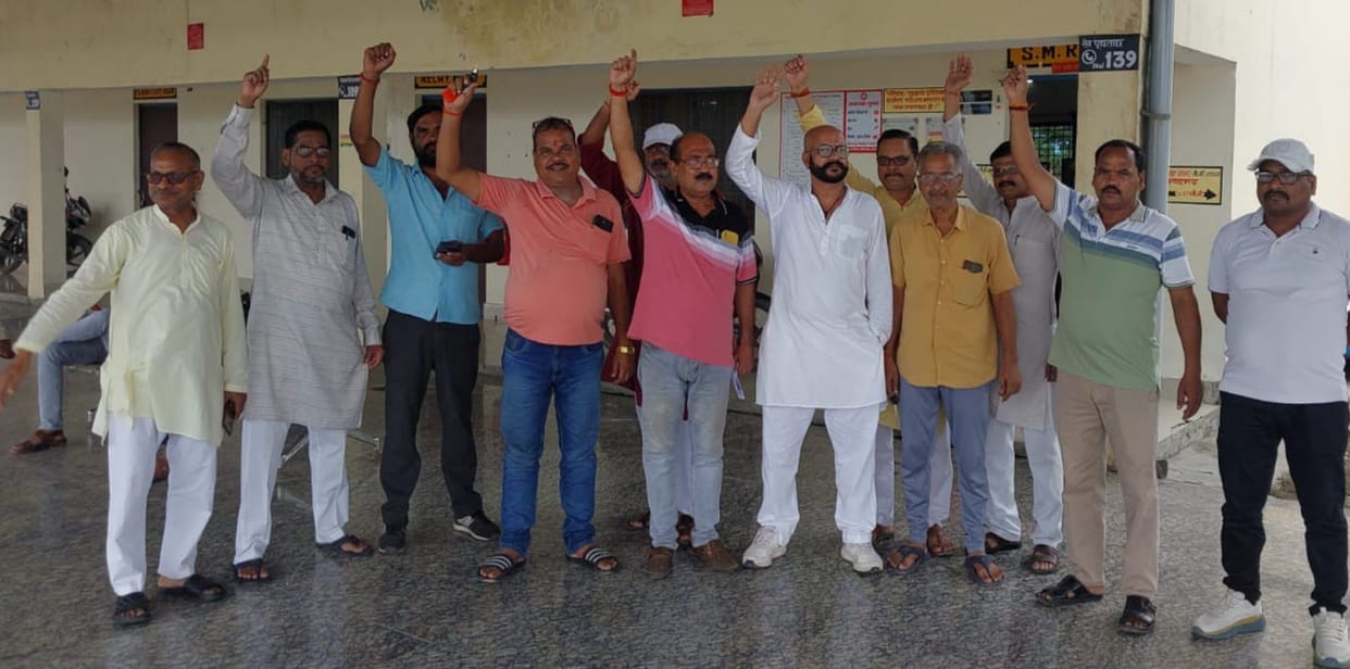 Advocates got angry over non-operation of regular trains on Mailani-Pilibhit railway line