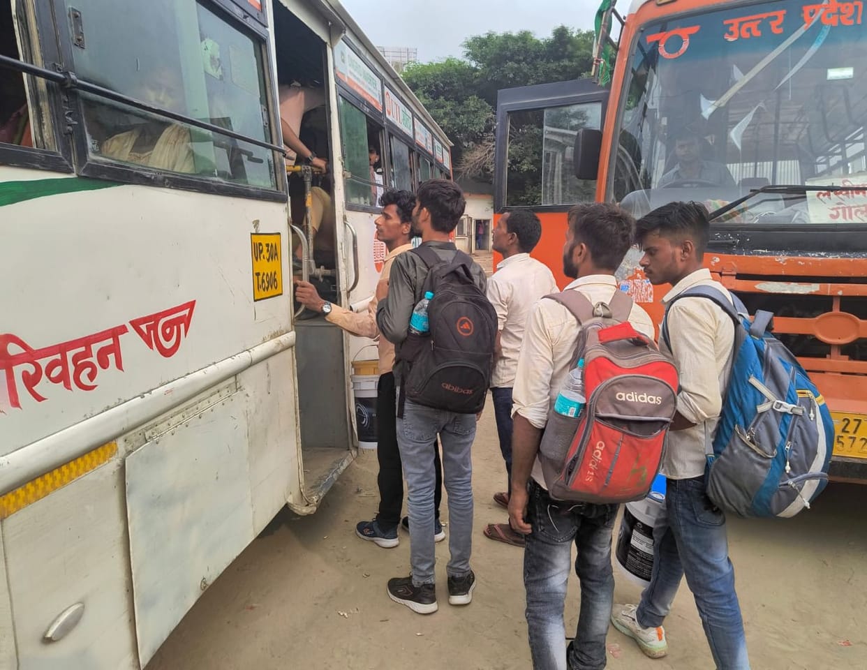 Bus Aligarh to Noida on Monday via Gabhana