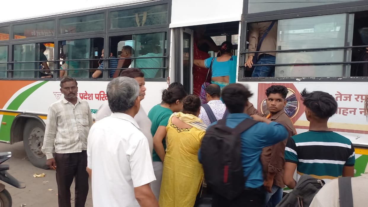 Rakshabandhan today... huge crowd gathered in trains and buses