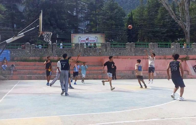 Wild card team first in basketball