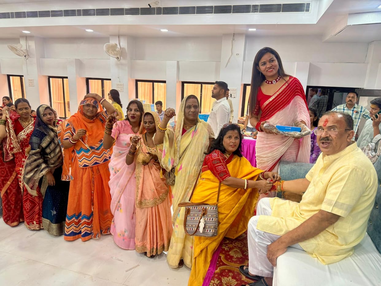 Ajmer News: Hundreds of sisters tied Rakhi to Assembly Speaker Devnani