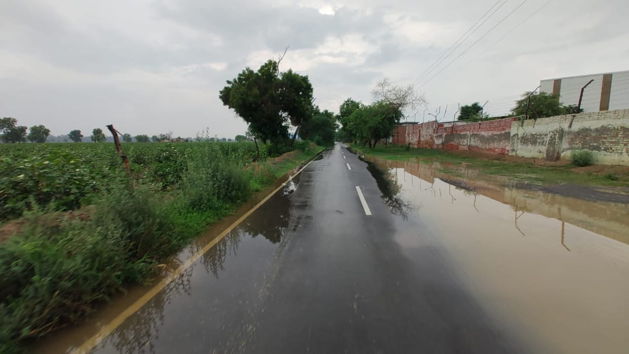 It rained for two minutes in Sirsa, 3 mm rain in Kalanwali.