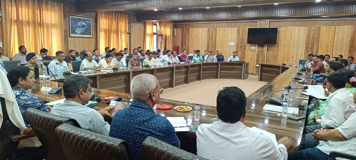 Road, water issues dominate District Panchayat meeting