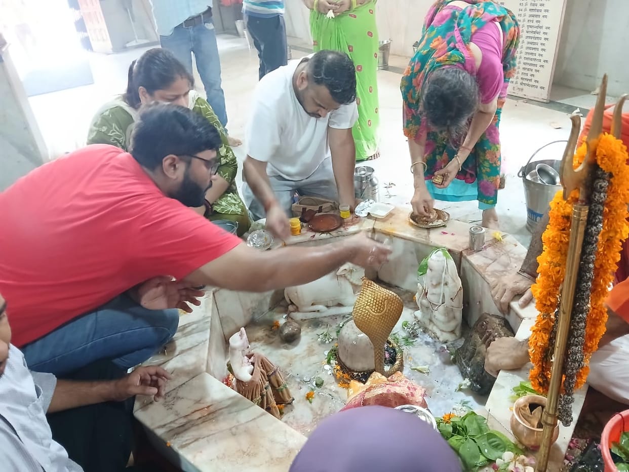 Devotees gathered for worship in Shiva temples on the last day of Sawan.