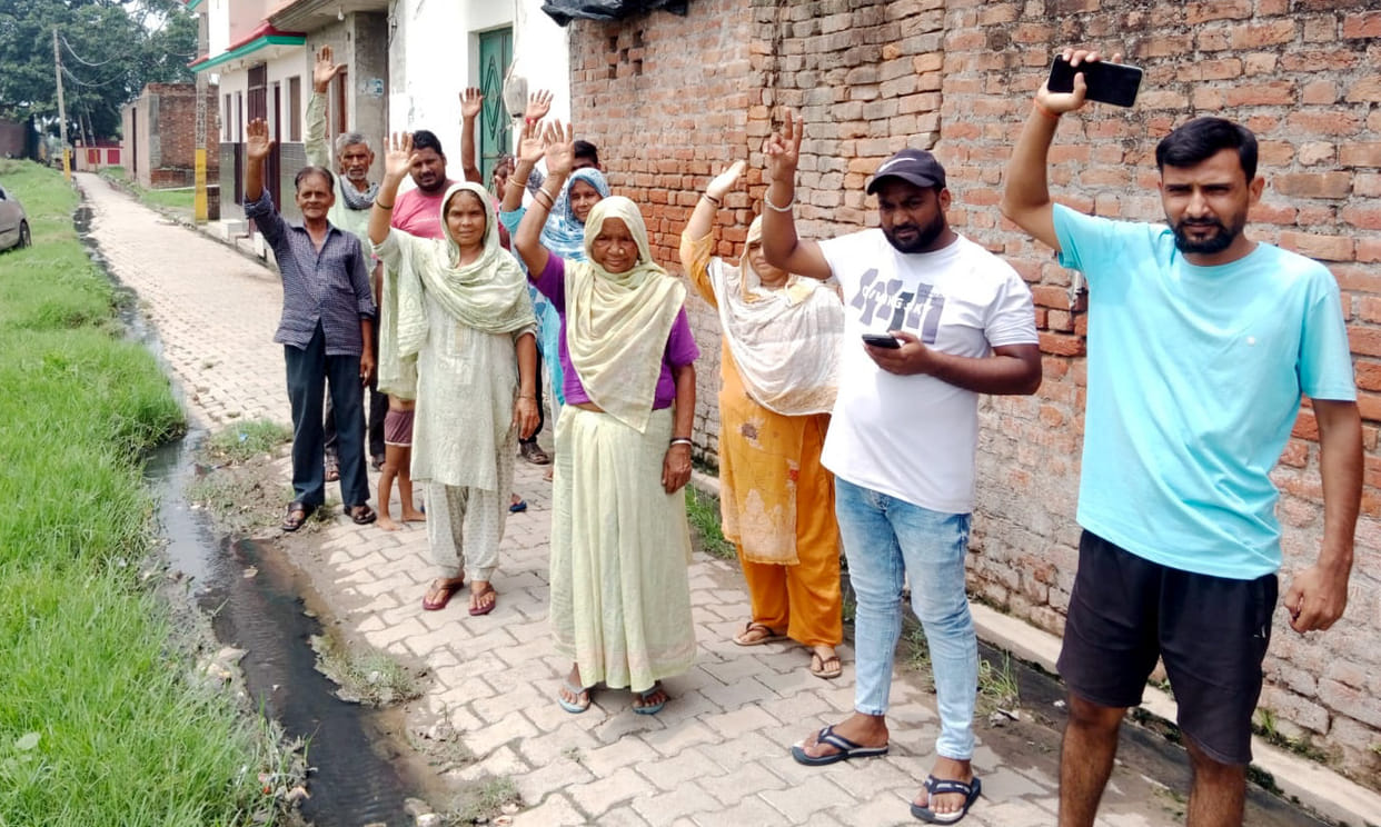 People of ward-19 protested against the garbage
