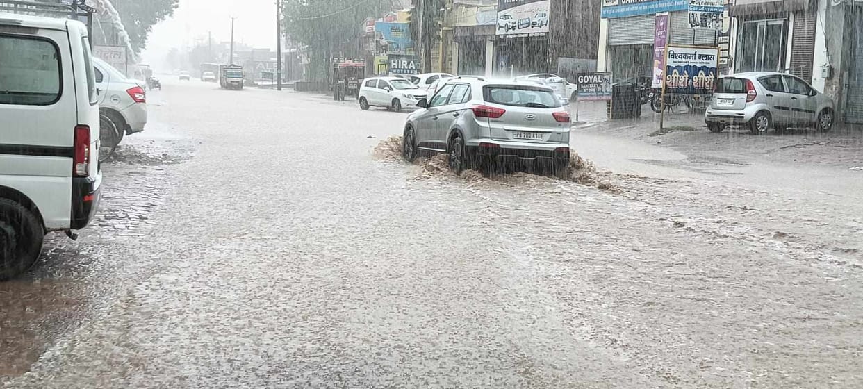 Moderate rain in Fatehabad but heavy rain in Jakhal city