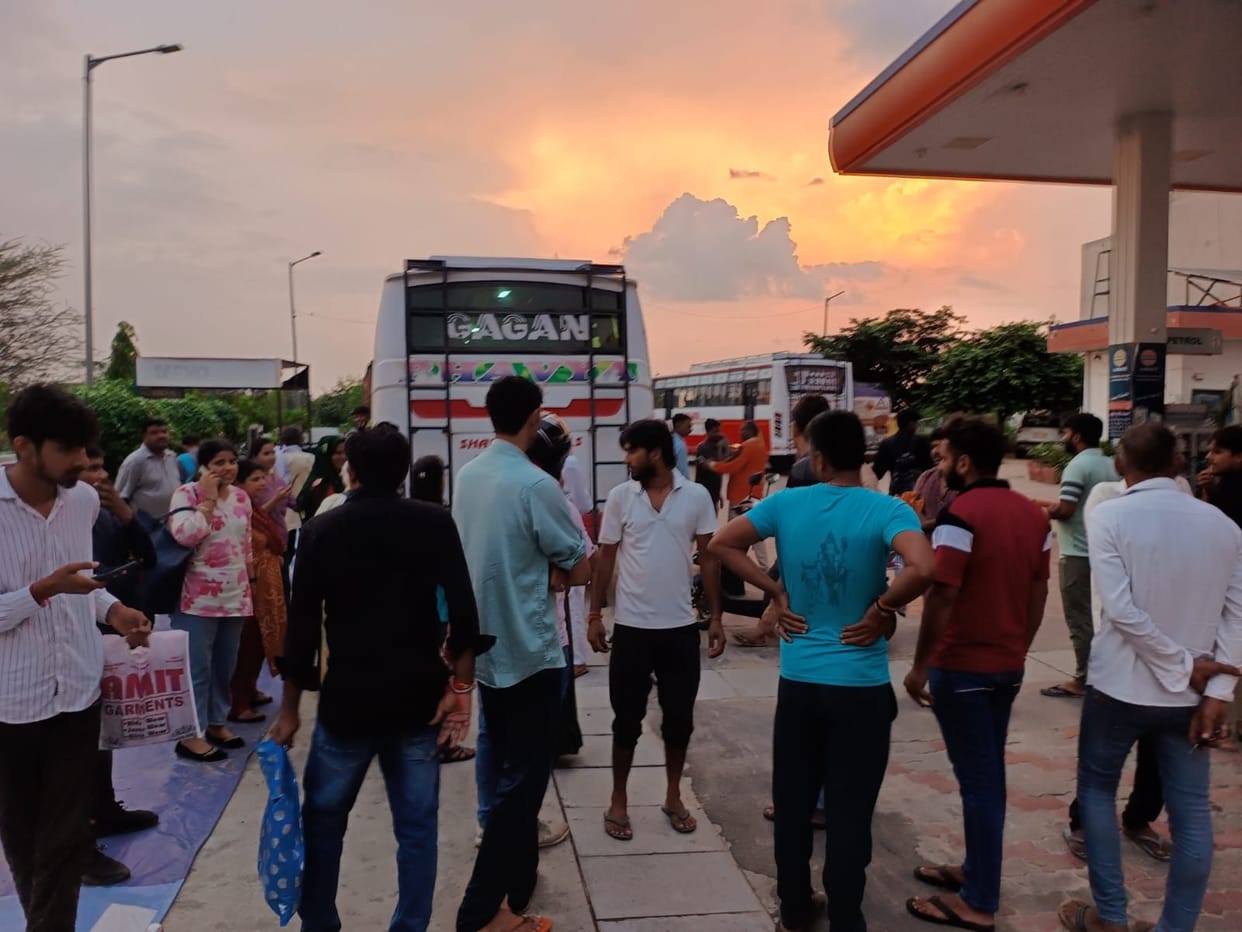 What kind of arrangement is this...Private bus driver dropped passengers midway