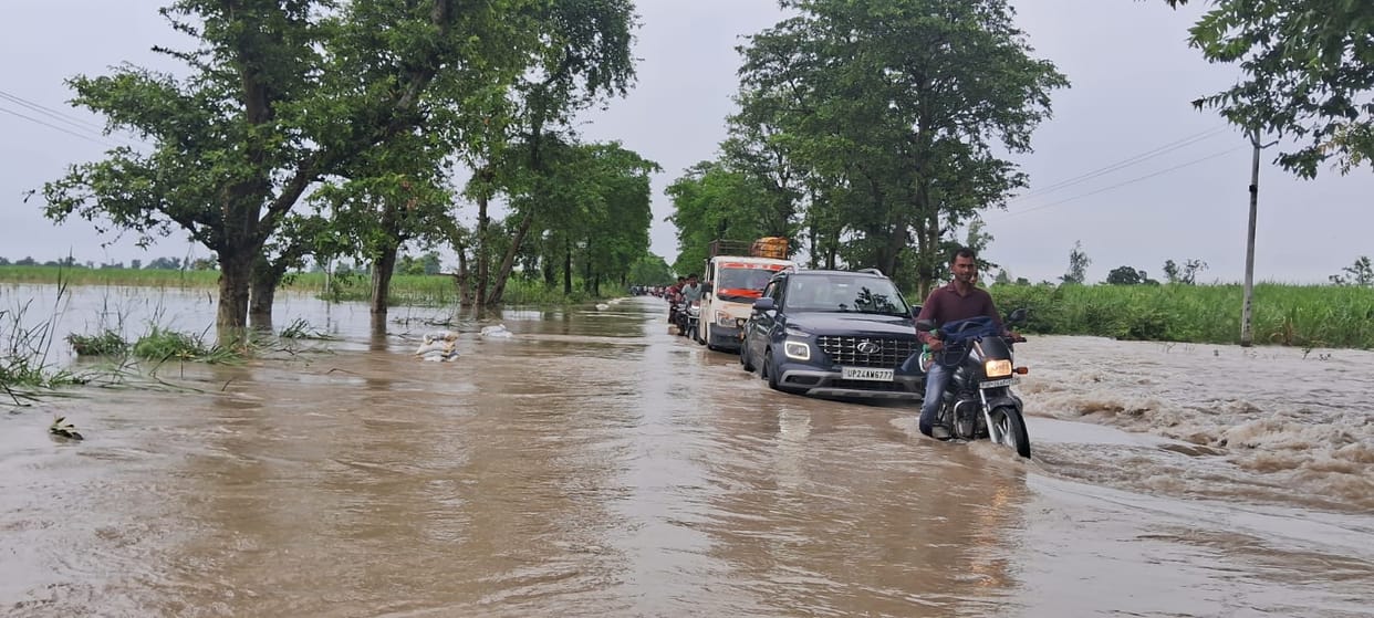 Water released from Banbasa Barrage is flowing more than two feet on Palia-Bhira road