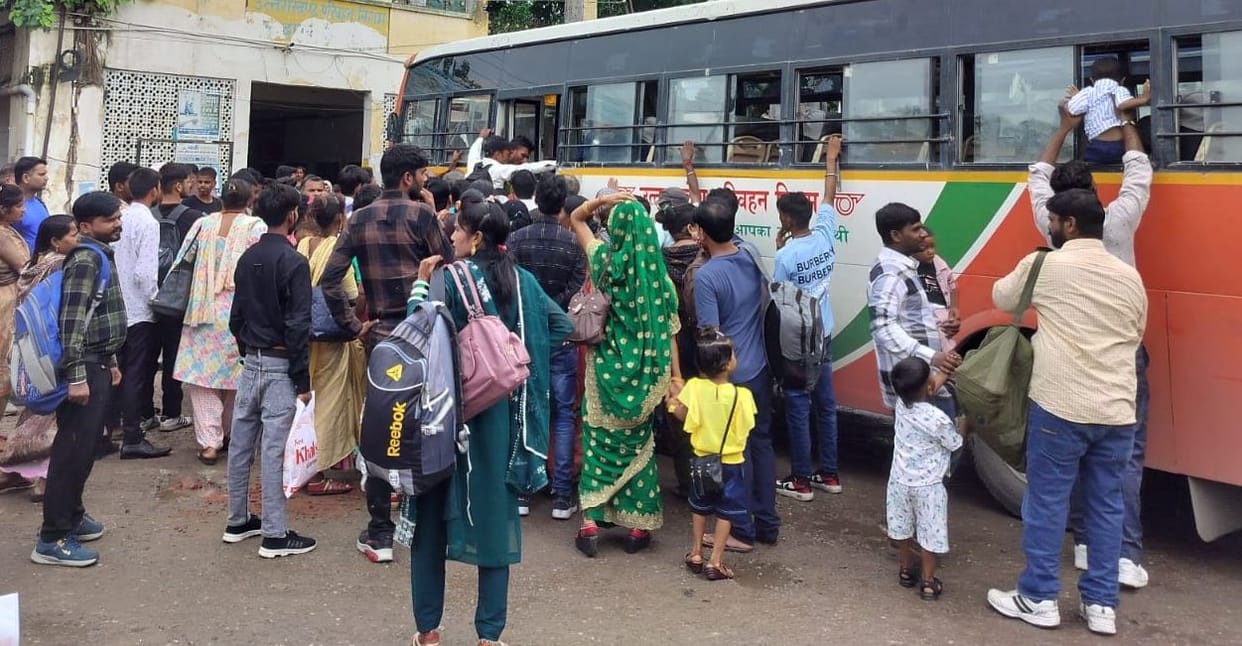 The corporation ran additional buses so that the brothers' wrists did not remain empty.