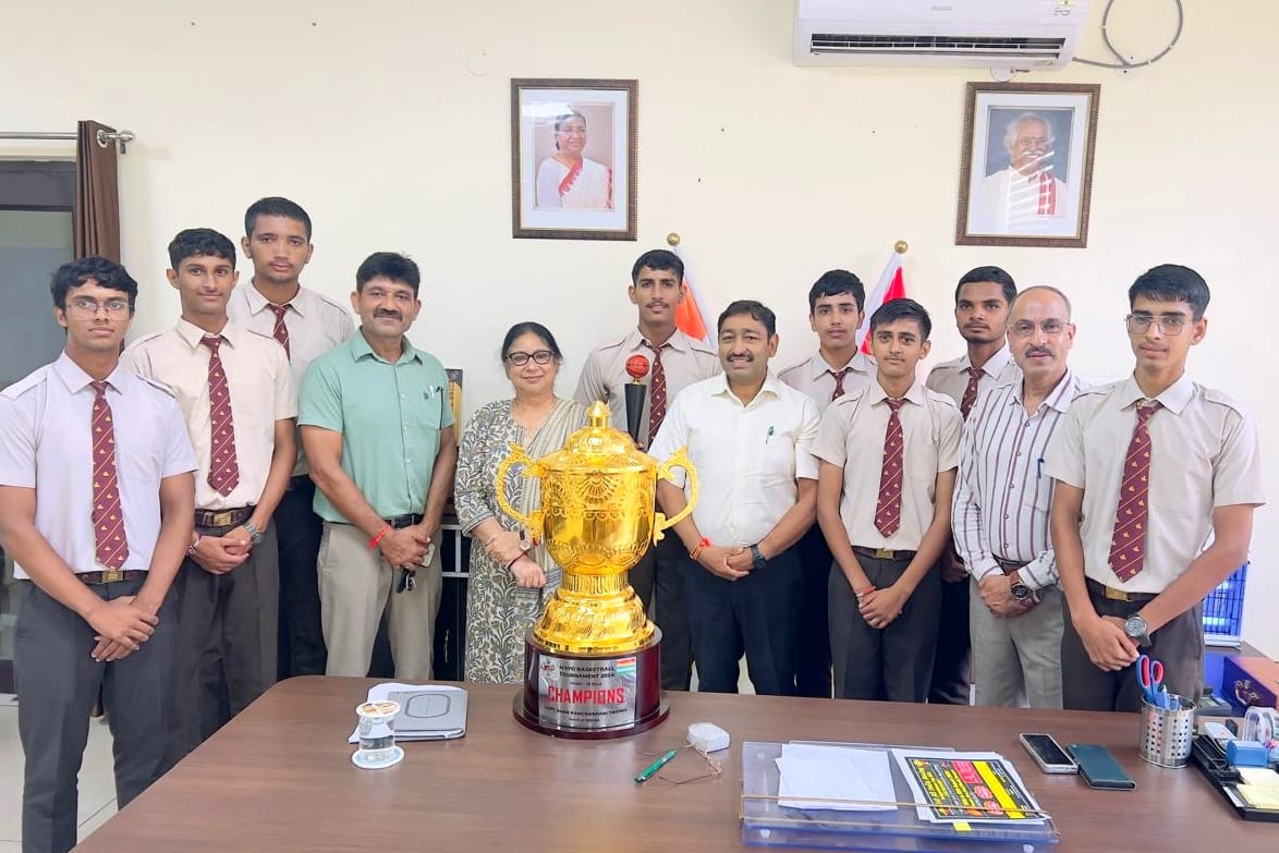 Motilal Nehru Sports School team won Mayo basketball trophy