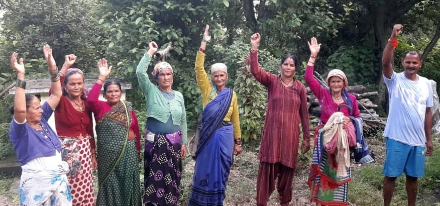 Women demonstrated for the road