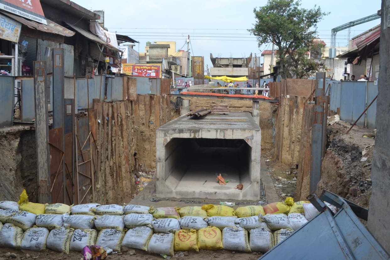 All routes to Meerut are obstructed for the people of Baghpat