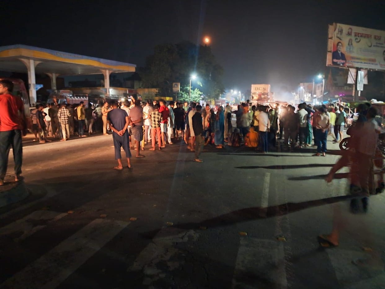 Scuffle over protest against drinking alcohol, seven injured in stone pelting, shop set on fire