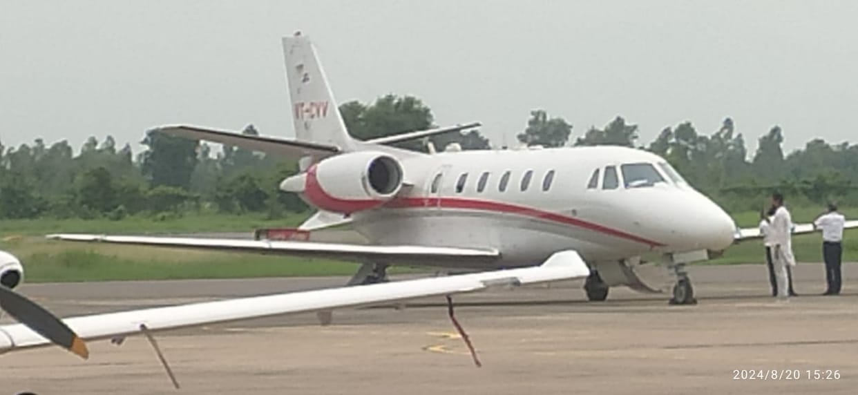Bad weather, Rahul Gandhi's plane could not fly, went by road