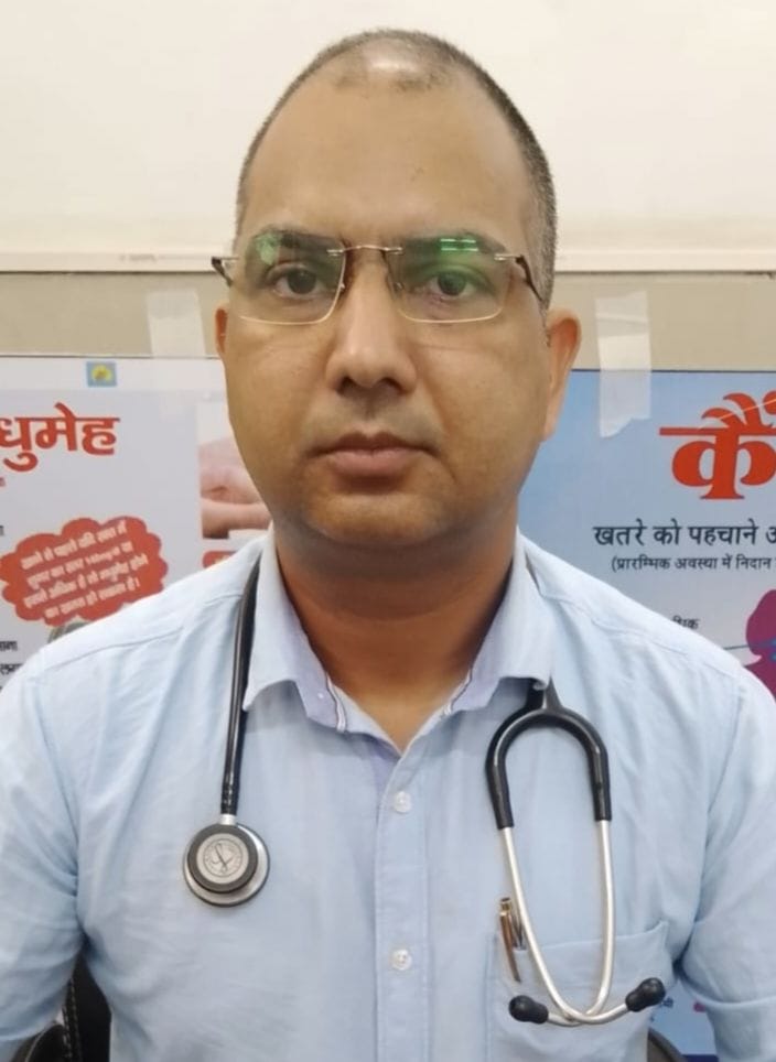 The number of patients suffering from fever, stomach ache, vomiting and diarrhea in civil hospital crossed 100.