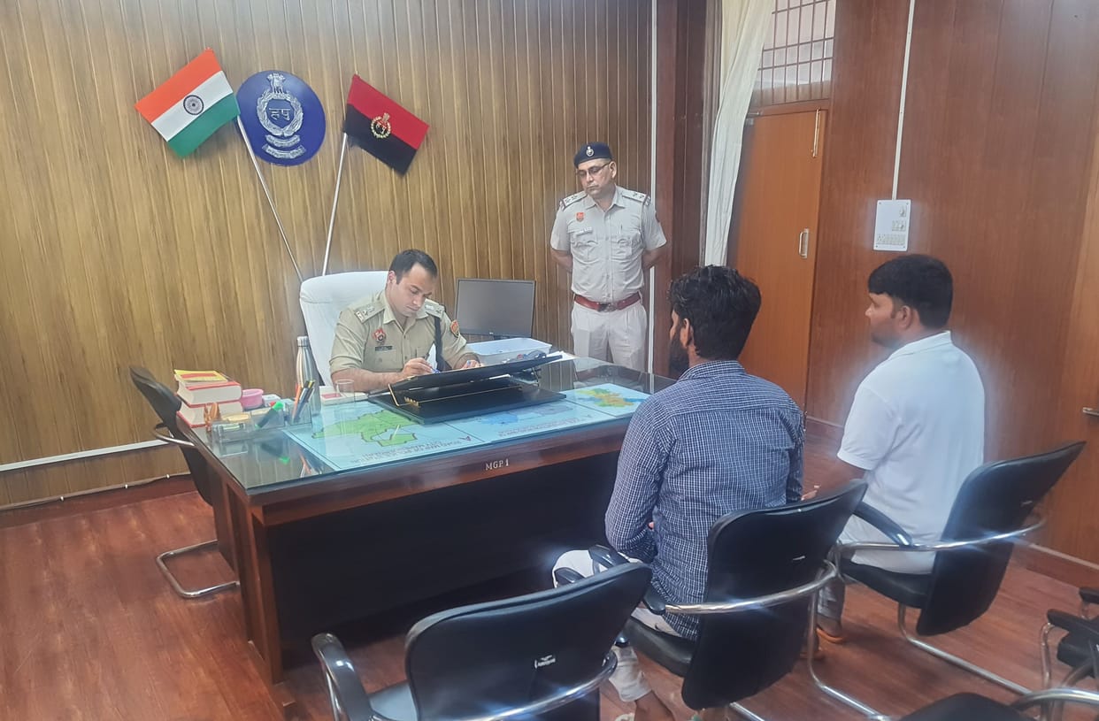 Superintendent of Police listened to people's complaints in Mahendragarh office