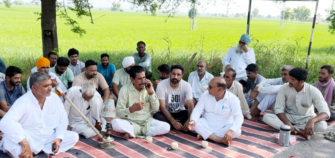 Angry farmers started indefinite strike due to non-release of water in Pohadka Minor