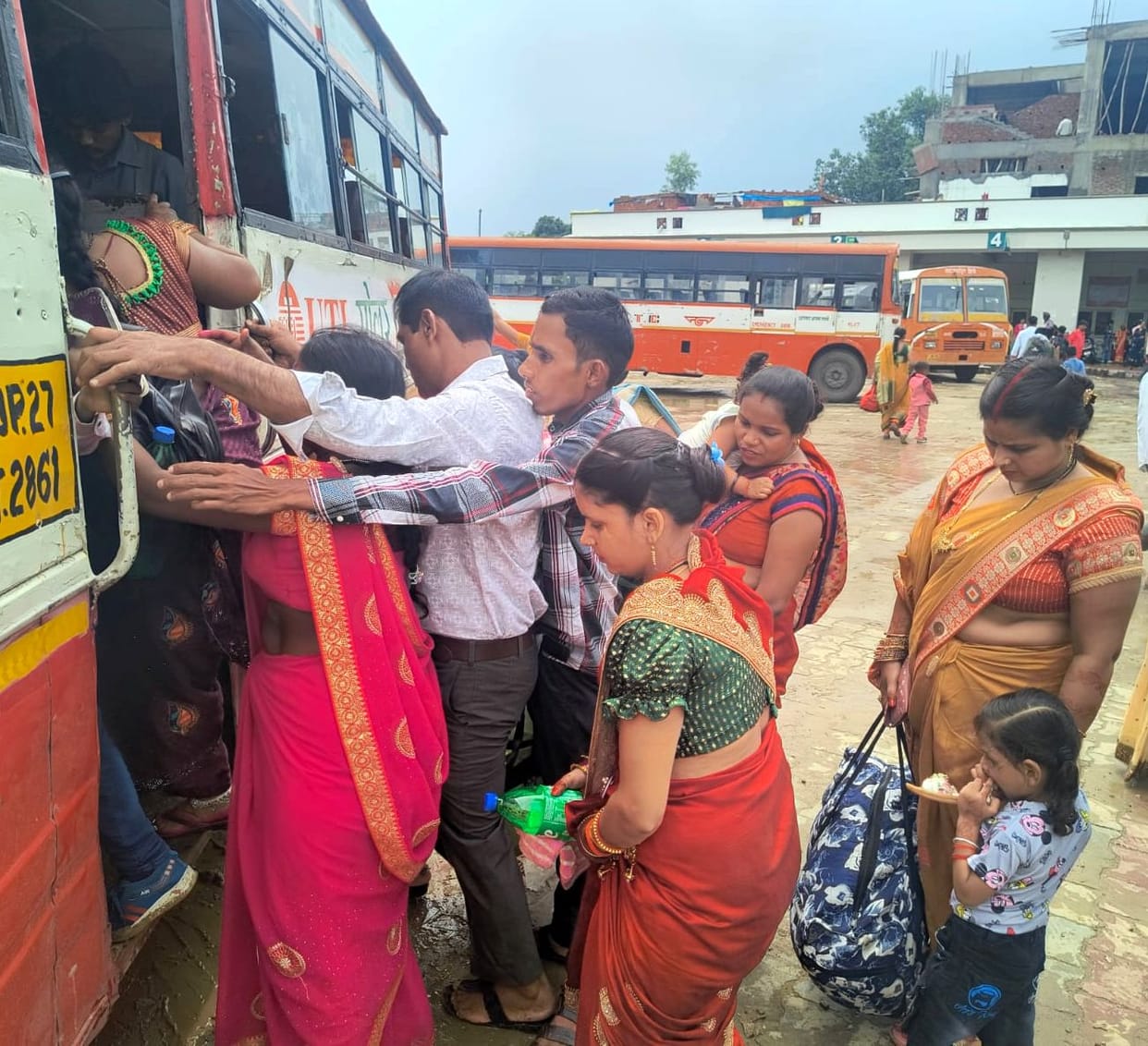 After Rakshabandhan, there was a fight for seats even on return journey