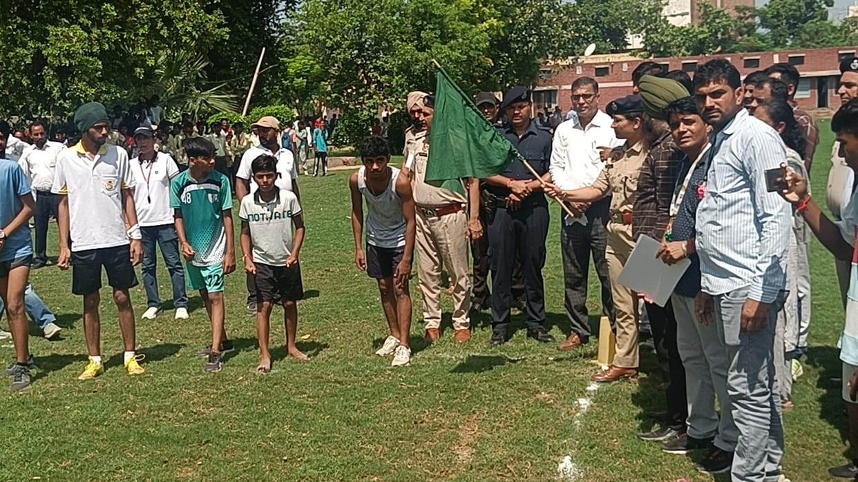 Lakhwinder of Goriwala stood first in 800 meter race.