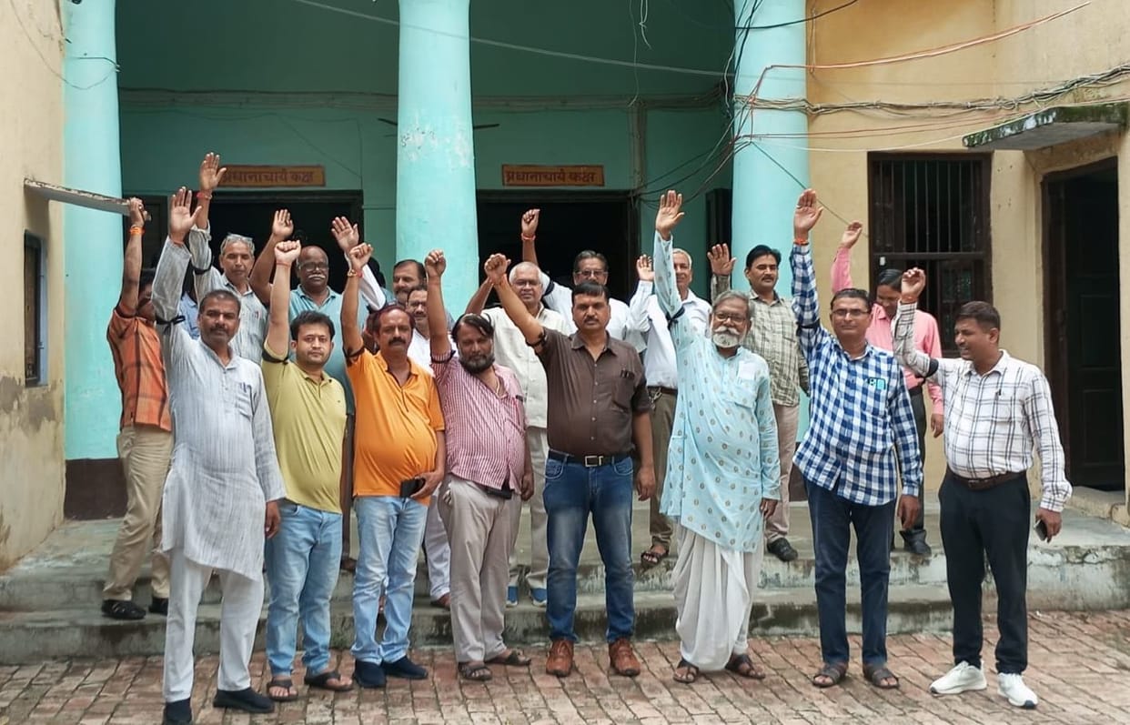 Anger among teachers due to the arrest of Joint Education Director