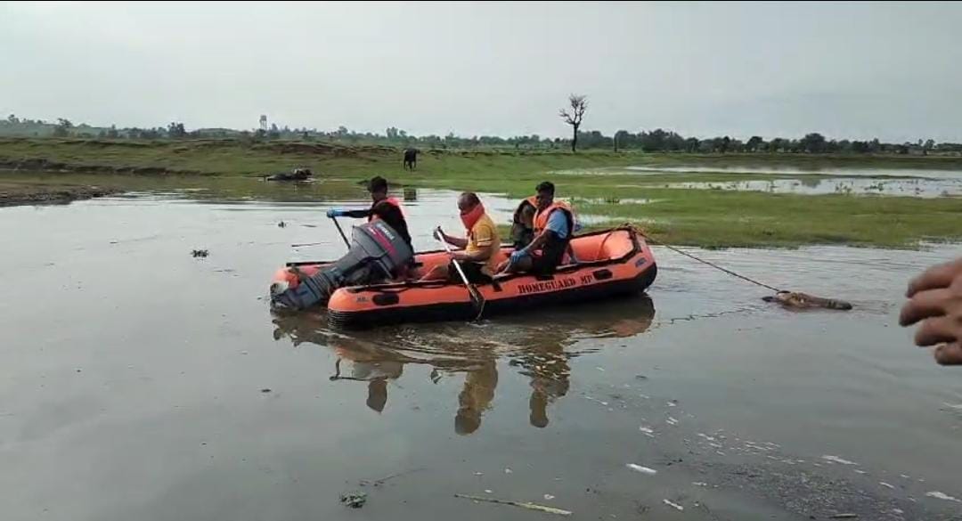 A young man who went fishing was washed away in the river In shahdol