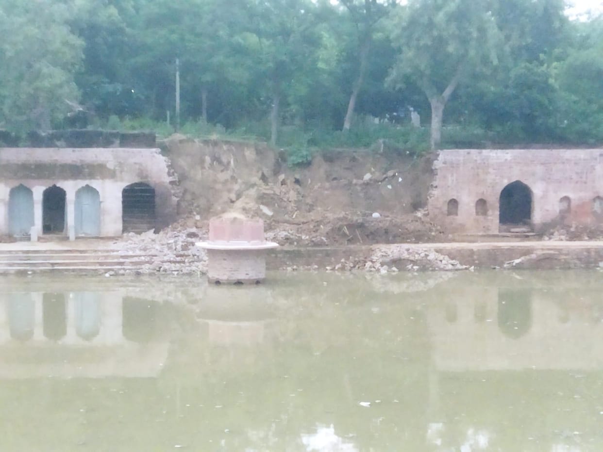 Fallen wall of Solharahi pond