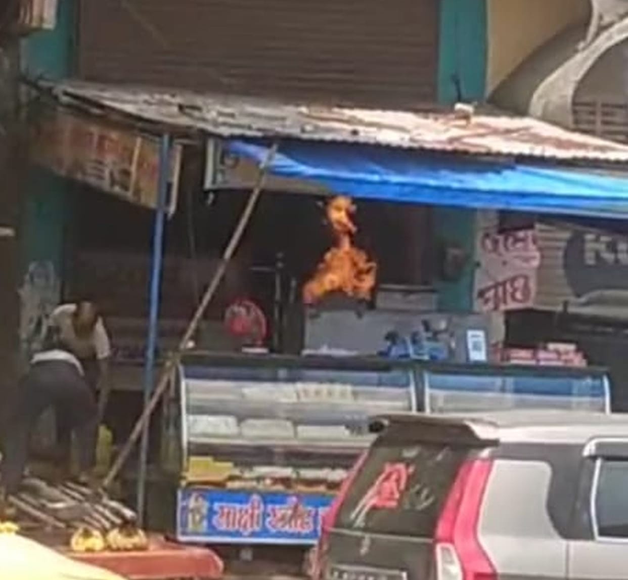 Gas cylinder caught fire while making sweets, two injured