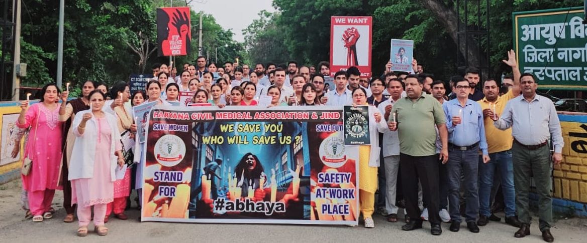 Doctors took out a candle march and expressed their anger.